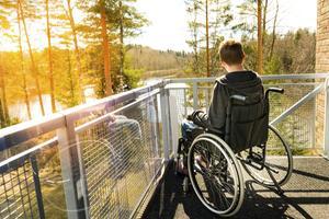 Veel verzorgenden en begeleiders werken onder de druk van de angst dat ze onvol-doende middelen hebben om ”hun mensen” te beschermen tegen het coronavirus. beeld iStock