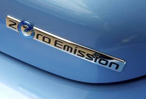 Wanneer de groei van het aantal elektrische auto's samen opgaat met de toename van het aanbod van groene stroom, heeft dat gunstige gevolgen voor het klimaat en de volksgezondheid. beeld ANP, Marco de Swart