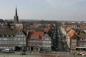 In Emden begon in 1571 een bloeiende kerk die generaties lang wereldwijd tot zegen was. Foto: Emden, met op de achtergrond de toren van de Grote Kerk. beeld RD, Anton Dommerholt