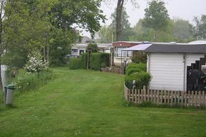 De plannen om op camping De Put bij Ottoland arbeidsmigranten te huisvesten zijn van de baan. De nieuwe eigenaar, Michael van Hoorne, wil de camping omvormen in de stijl van zijn attractiepark Avonturenboerderij Molenwaard in Groot-Ammers. beeld André Bijl