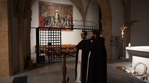 De monniken Stefan Ansinger en Alexandre Frezzato. beeld via YouTube