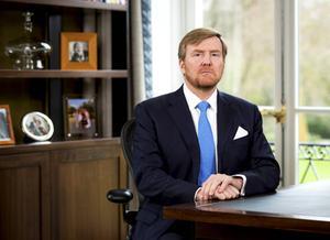 „Koning Willem-Alexander sprak het volk bemoedigend toe. Hij leeft mee.” beeld ANP, Remko de Waal