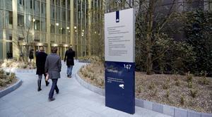 De helft van de topambtenaren bij de Haagse ministeries zit tegenwoordig korter dan twee jaar in hun huidige functie. Foto: exterieur van het ministerie van Veiligheid en Justitie. beeld ANP, Martijn Beekman