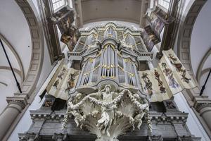 Het hoofdorgel van de Westerkerk in Amsterdam staat er na een onderhoudsbeurt weer stralend bij. . beeld RD, Henk Visscher