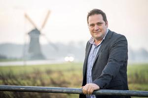 Albert van der Heide uit Zwijndrecht is een gebedsgroep gestart om te bidden voor de boeren. beeld Cees van der Wal