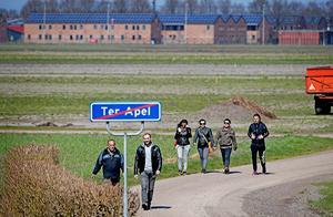 Asielzoekers verlaten Ter Apel. beeld ANP